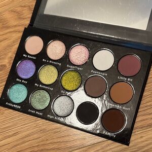 Sydney Grace Blessed light version eyeshadow palette